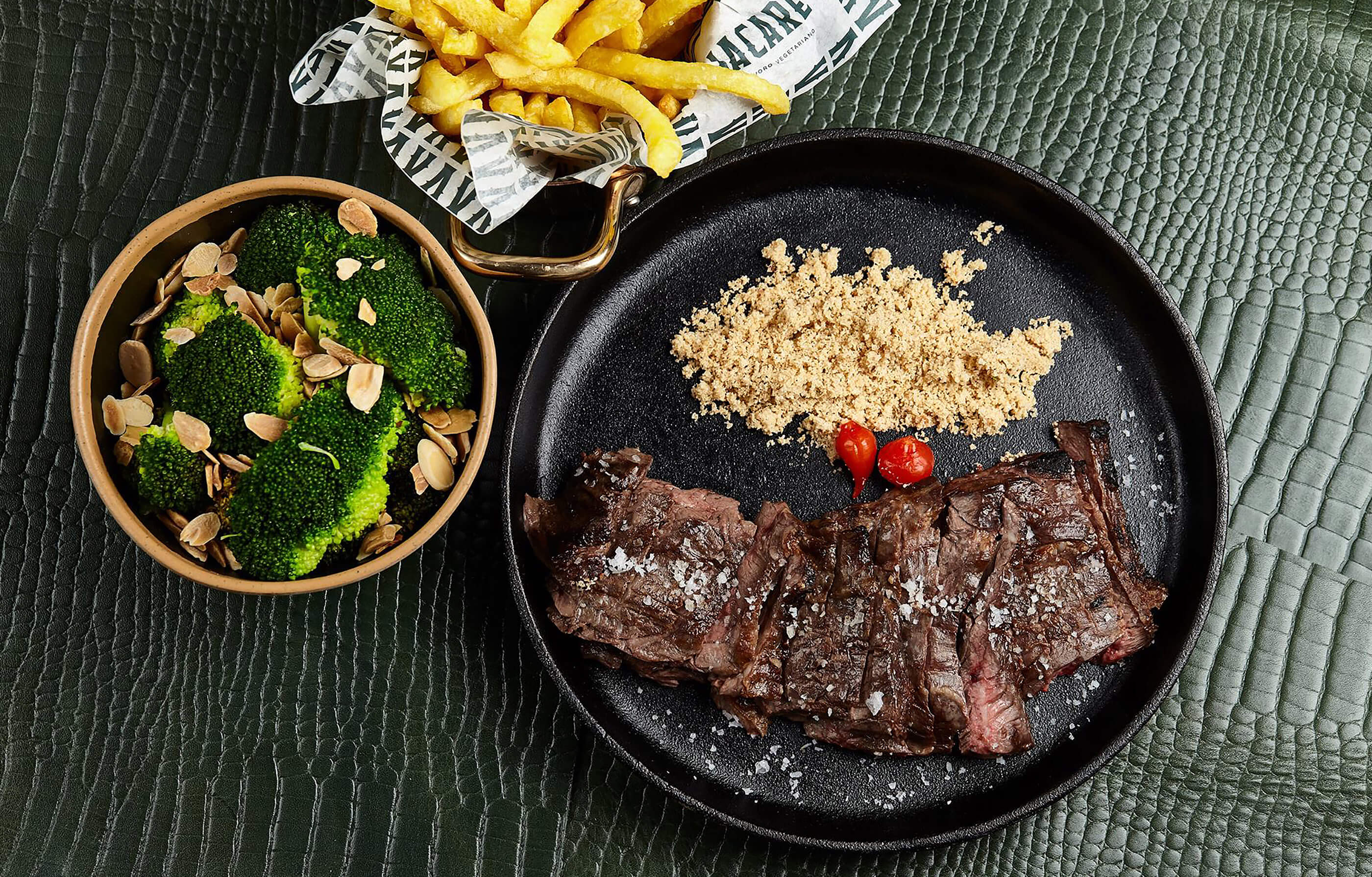 João Fonseca - Freelance Graphic Designer | Jacaré